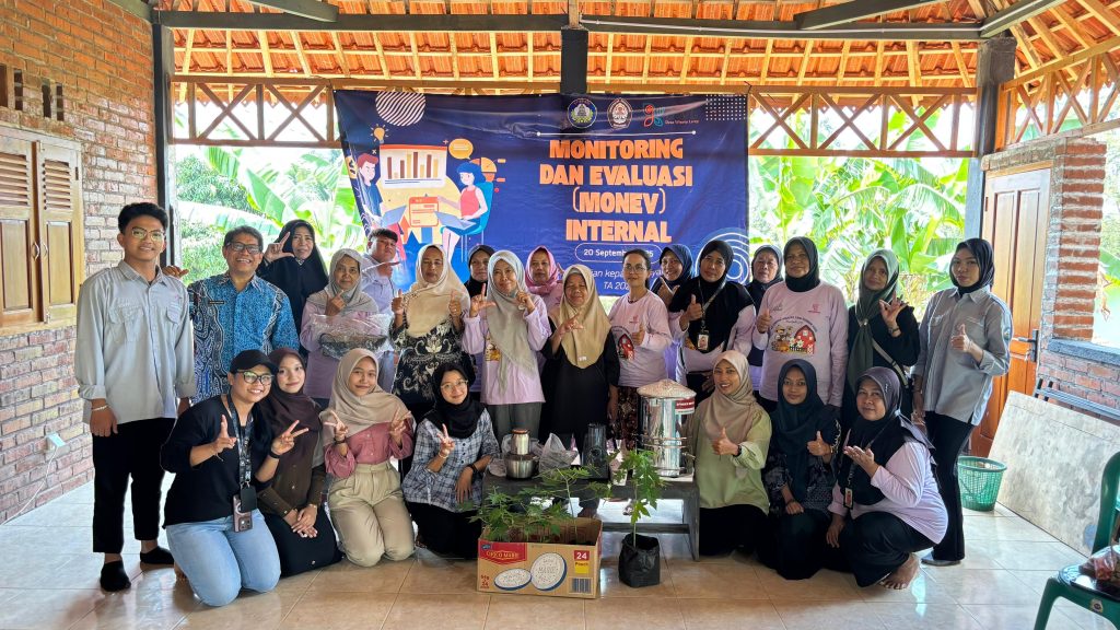 PkM 2025 Kolaborasi STIEPARI Semarang dan FPP Undip Dorong Inovasi Perempuan Desa Wisata Lerep melalui Green Economy