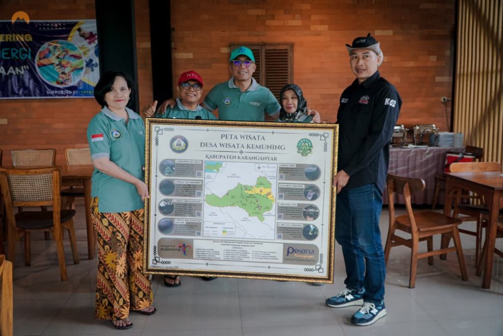 Yayasan Tri Viaca Pembina STIEPARI: STIEPARI Semarang Serahkan Peta Wisata Desa Kemuning dalam Gathering Akademik dan Peringatan World Tourism Day